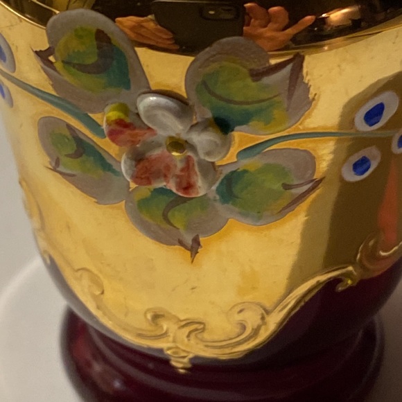 Vintage Ruby Red with gold leaf and hand painted. - Picture 4 of 11